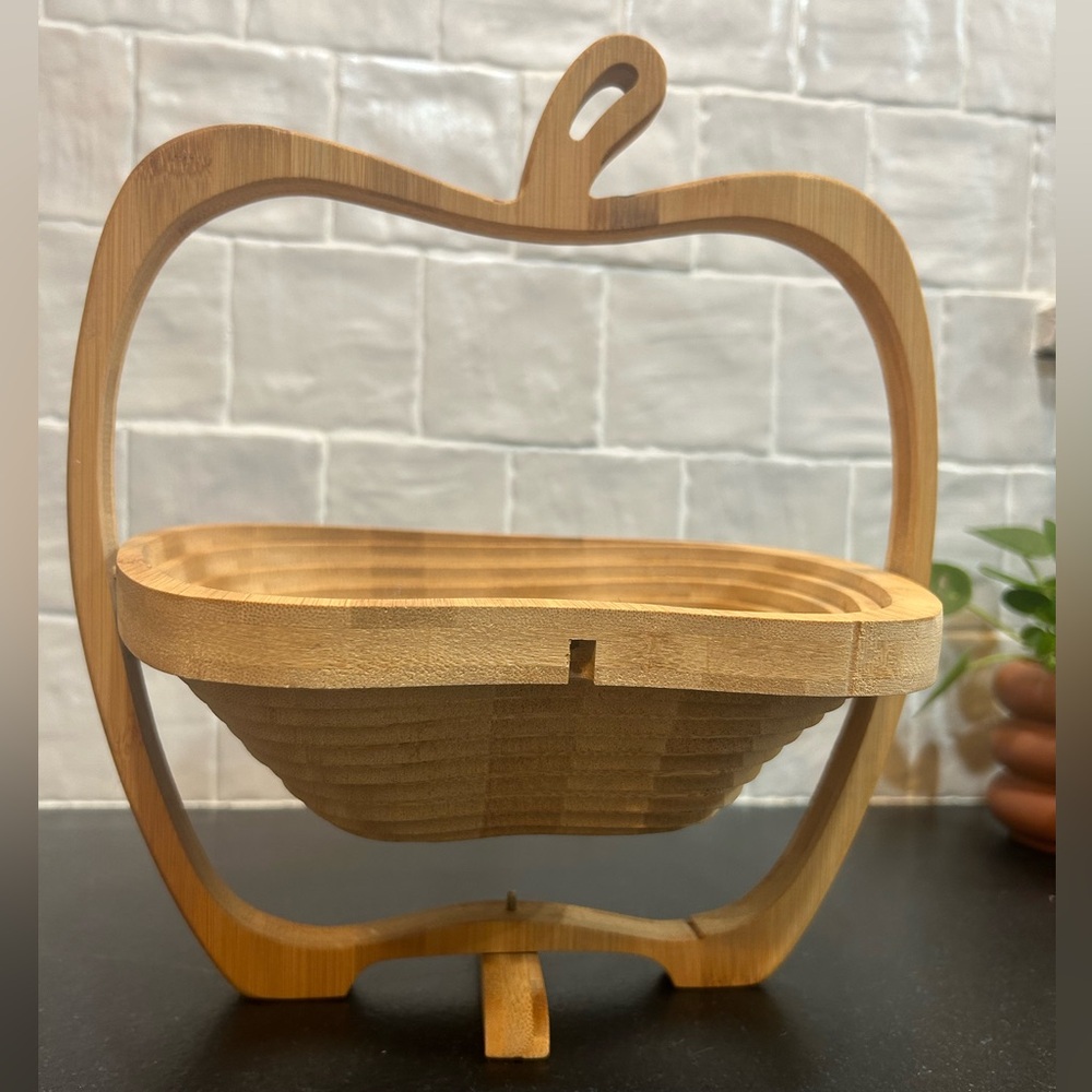 Bonnie & Pop New York apple-shaped collapsible bamboo fruit basket